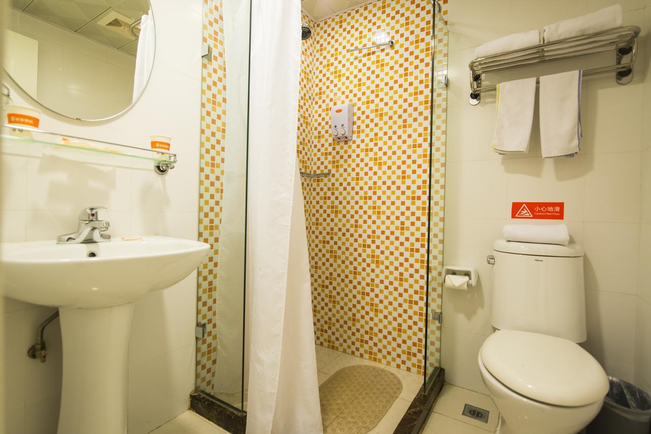Home Inn Chongqing Nanping Pedestrian Street Branch Dış mekan fotoğraf